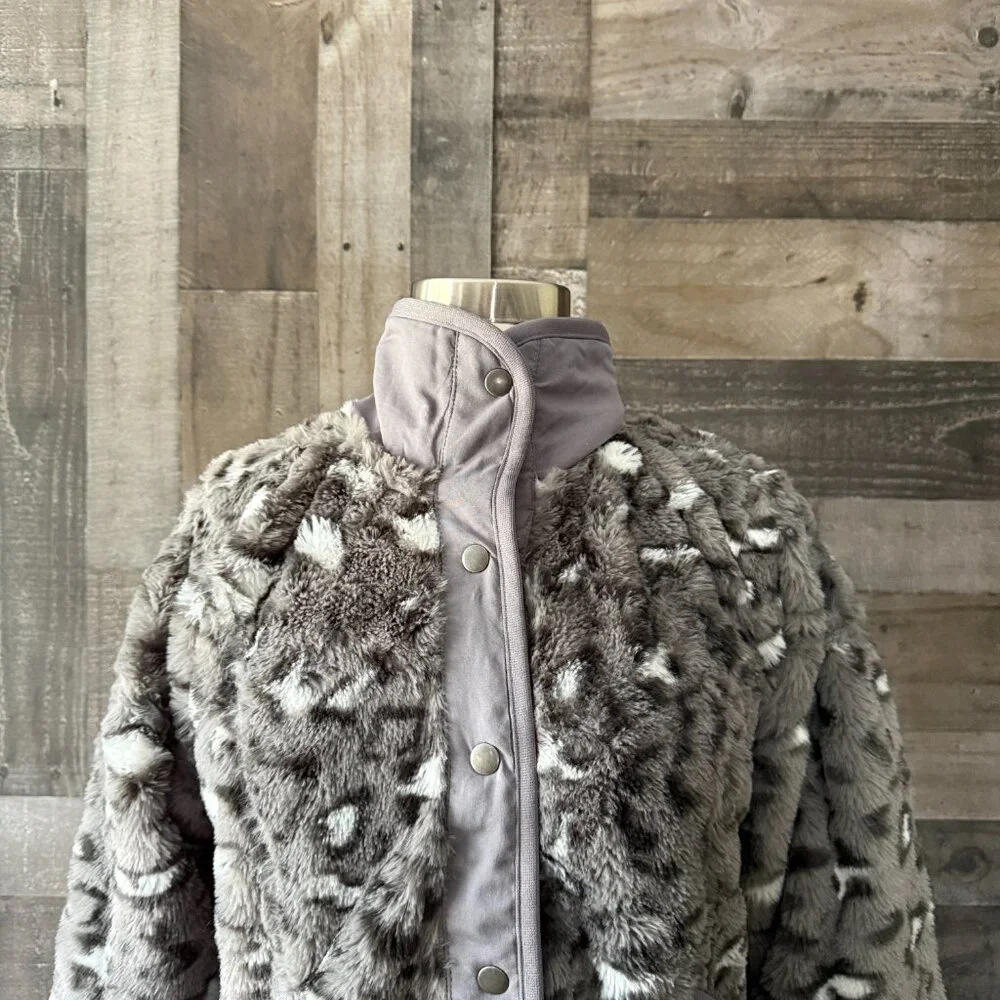 NWT! Socialite faux fur gray leopard print jacket small feminine glam winter - Picture 2 of 10
